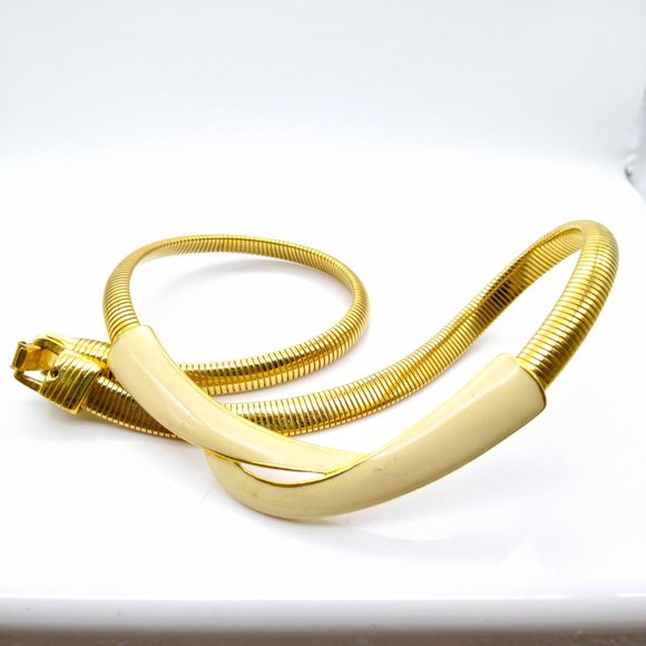 Neutral Chic Trifari Omega Necklace, Vintage Gold Tone Choker with Beige Enamel - Picture 3 of 4